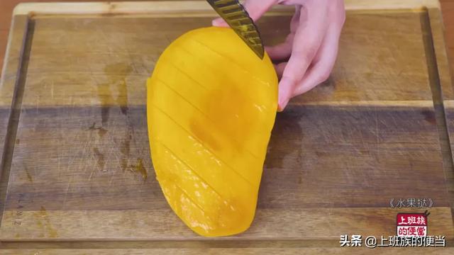 这“蛋挞”排队排出好几里，在家一倒一烤，完美复刻网红店