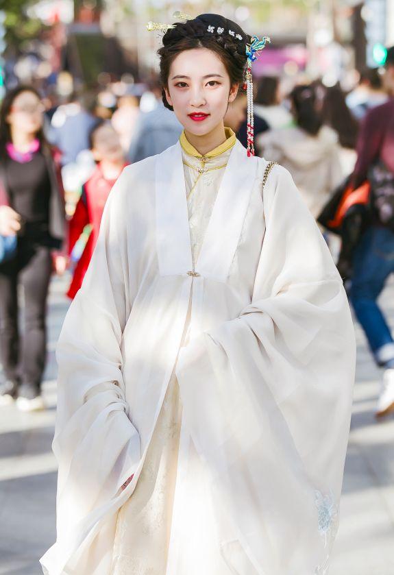 这样搭汉服的我第一次见：你穿匡威，我配阿迪，潮流到我不敢认