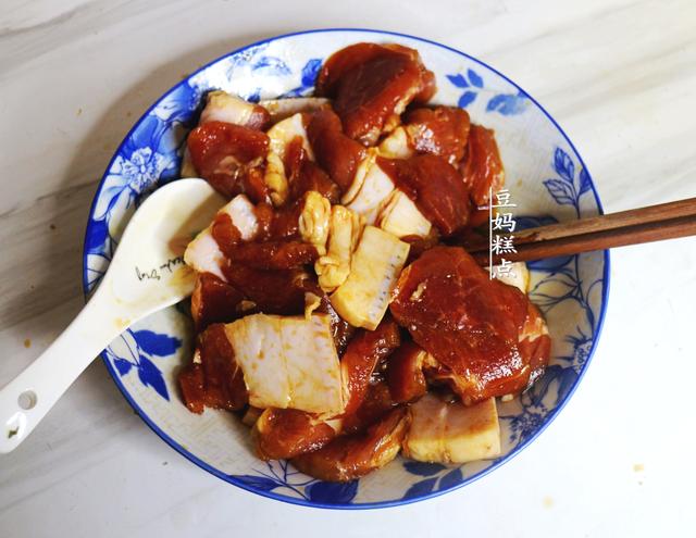 五花肉最简单的做法，一拌一蒸，不油不腻，孩子抢着吃