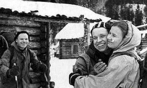 苏联的Dyatlov事件，九个人登山滑雪却离奇般死亡