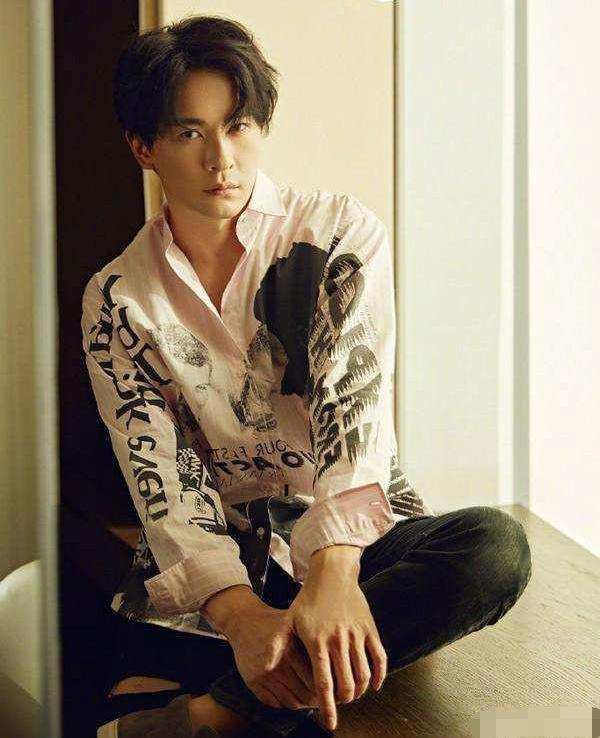 郑元畅声明喜欢女生后，绯闻女友黑正妹庆生，