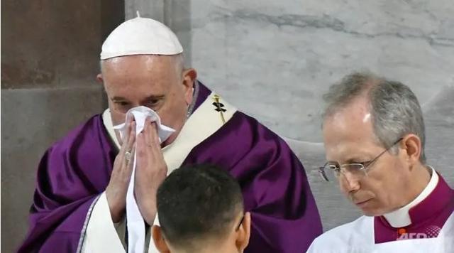 新冠病毒肆虐全球 印度惊现泡牛屎疗法 网友惊叹