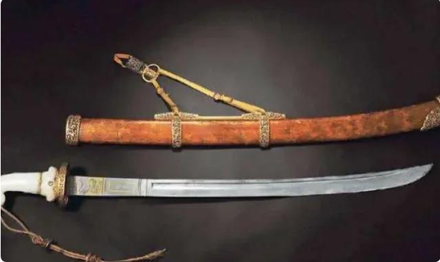 老人500万出售卖祖传宝刀，专家失望指责，老人