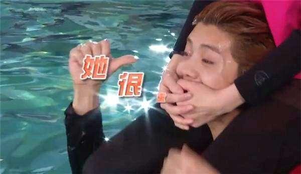 黄景瑜聊热巴满脸羡慕，光吃不胖？她胖到了该