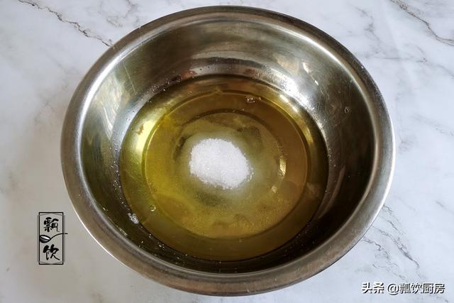 用普通面粉做蛋糕，掌握这几点，照样松软，不塌不成饼，一做成功