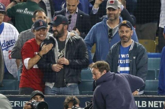 从穷小子一起熬到百亿巨星，官宣40年，连妻子都酸：你们俩过得了