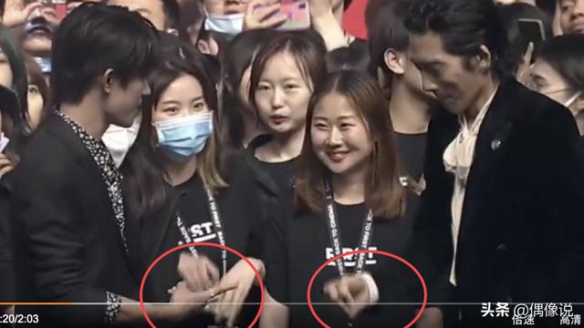 黄渤井柏然易烊千玺石头剪刀布,千玺输了,但发言赢得阵阵掌声