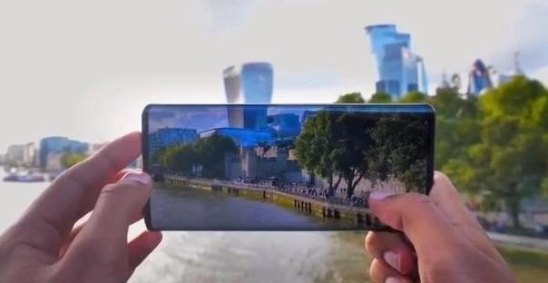 最“惨”的vivo旗舰，屏占比99.6%全球第一，销量