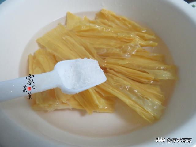 这盘菜3块钱，比红烧肉香，关键还补钙，春天吃特别好