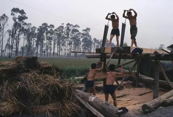 1980年中国农村生活：与世无争，悠然自得，第九张已经成为历史