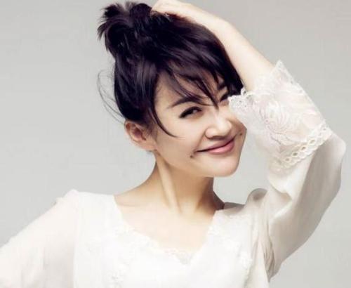 51岁的许晴：情史如此丰富，为何至今仍单身？网友表示：不敢娶