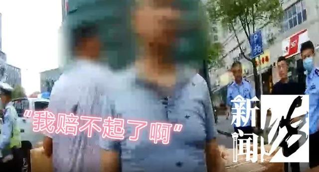 『好致』货车门没关好致千余箱茅台掉落 网友：估计马路都醉了