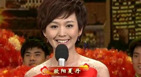 “央视一姐”欧阳夏丹，父亲早逝，母亲患癌，今43岁婚姻成谜