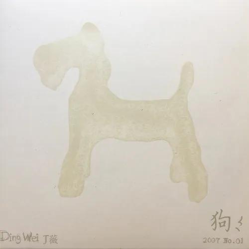 给那英、刘德华写歌，陪何炅走红毯，为什么她不红还招人爱？