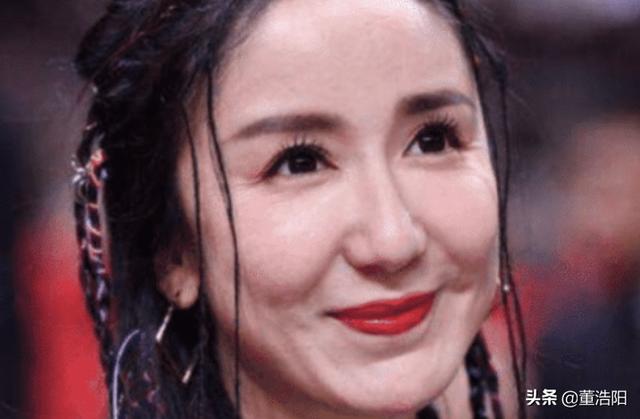 被破尿酸毁了的几位女星，李小璐不忍直视，她直接整成了“妖怪”