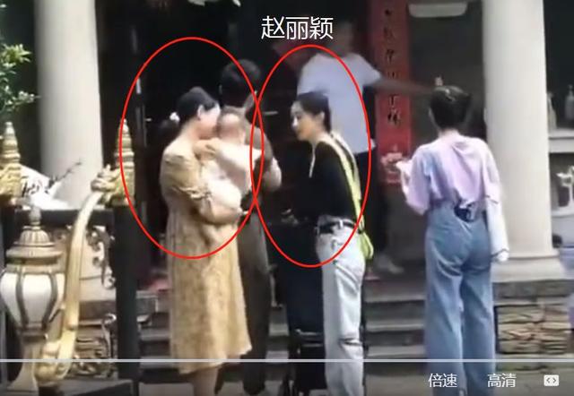 赵丽颖录节目却遇到小baby，看清她下意识动作，