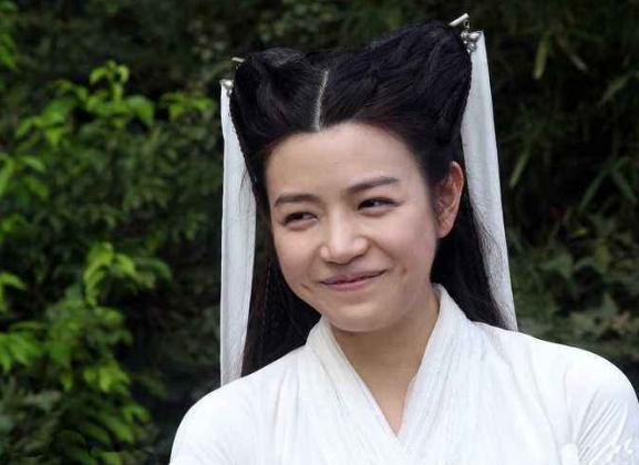 baby小龙女扮相与陈妍希比，于正这句夸人的话让粉丝不喜
