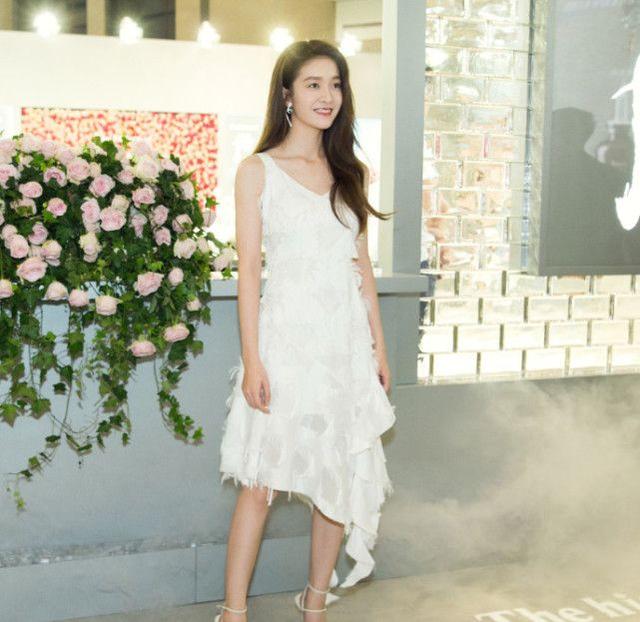 她童星出道变中戏校花，饰演小郭襄令人难忘，