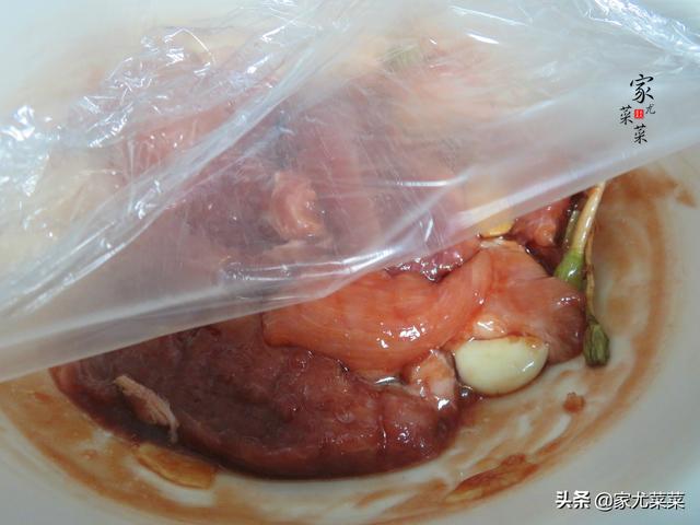 叉烧不用烤，不用卤，在家也能做香味四溢的效果，好吃不油腻