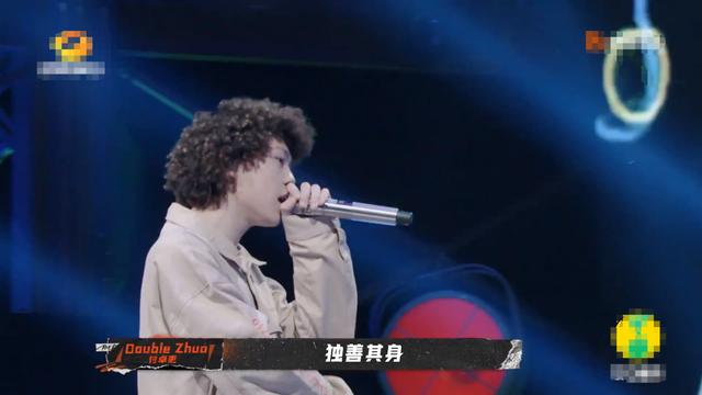 选TT作为对手，与欧阳靖同台演出，零零后的卓卓