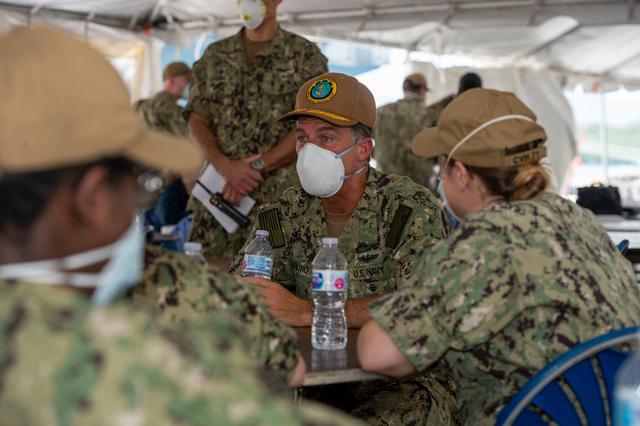 美军上将突访罗斯福号，宣布航母原地复活，全