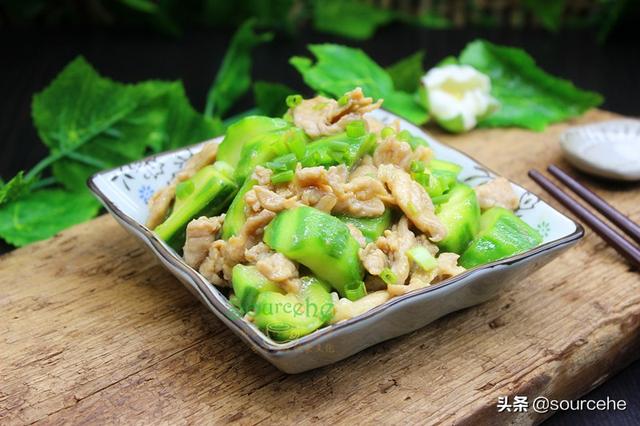 进入8月，吃红豆绿豆都不如吃这瓜，加肉炒鲜香味美，营养全面