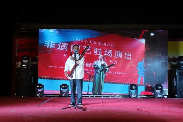 兰陵县住建局派驻第一书记村董许村举办文艺演出活动