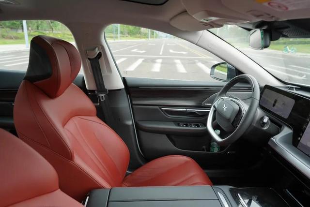 特斯拉慘遭小鵬P7降維打擊，22.99萬起要什么自行車