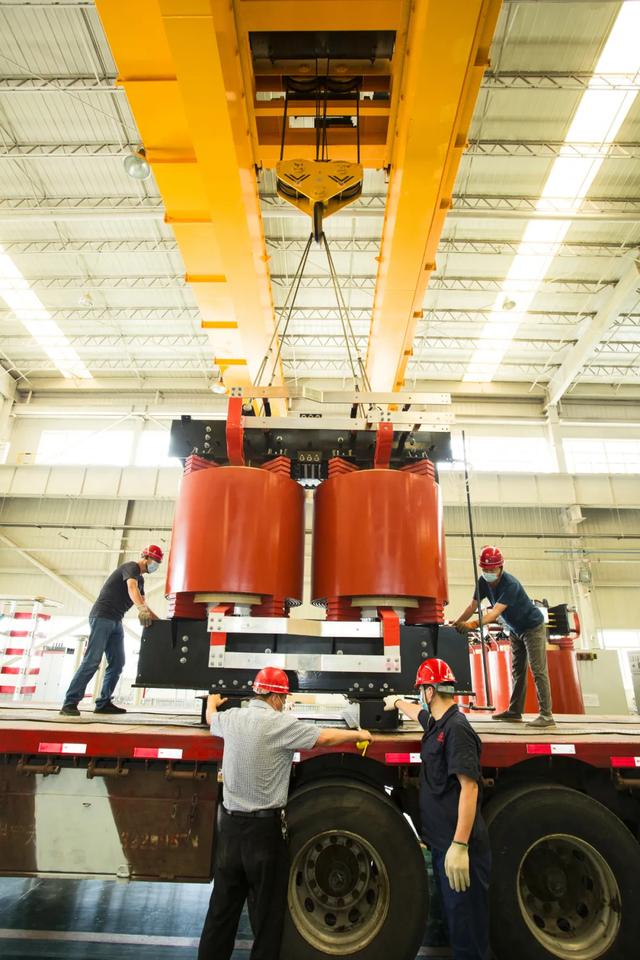 中国首套时速600公里高速磁浮专用变压器下线