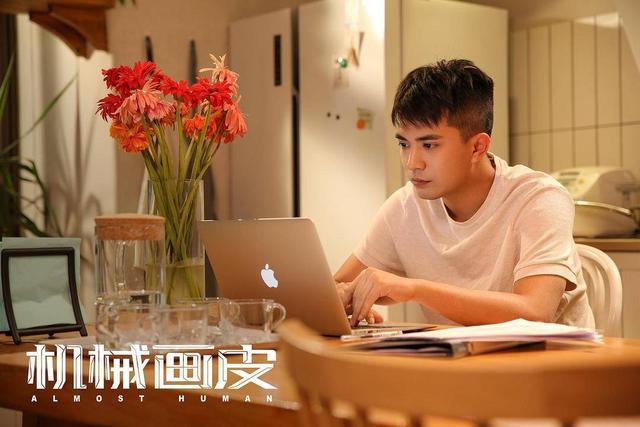 《机械画皮》:郭碧婷饰演机器人，取走人皮只为体验人类的爱情