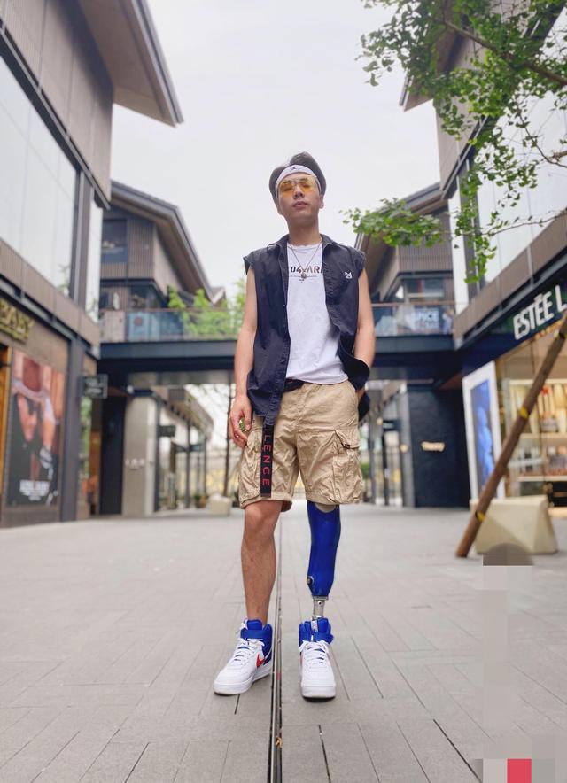 15岁少女汶川地震失去小腿，不甘从此平凡的他，12年后逆袭成演员