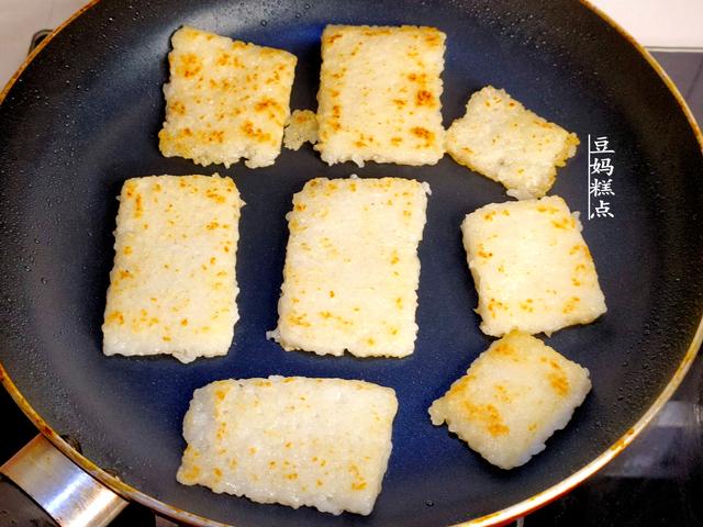 糯米糍粑，2碗糯米简单一蒸，逆天美味！从小到大20多年没吃够