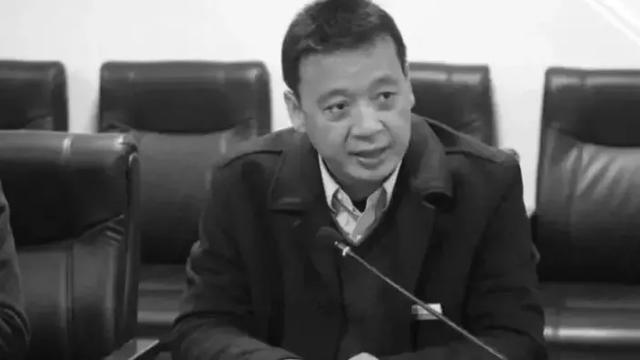 疫情快过去了，有人开始“殴打医生”了！