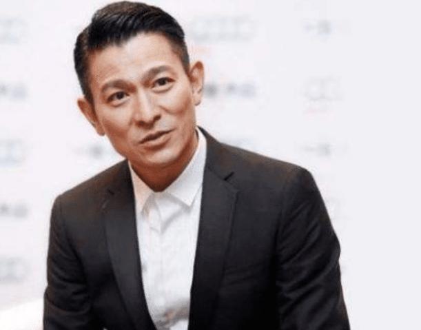 她纠缠刘德华30年，分手要求“借精”留念？难怪朱丽倩不待见她