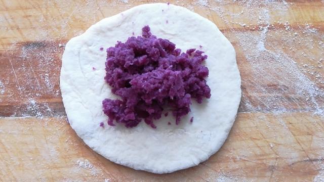 紫薯饼、红豆沙|一口下去满满的紫薯泥，一顿吃两个！做法简单！
