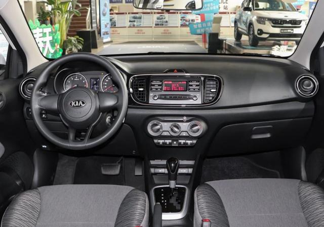 东风亮出“王牌”，比丰田威驰帅气，四缸自吸引擎+油耗5L，5.49W