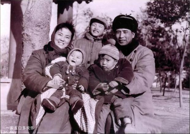 1956年张良因《董存瑞》爆红，一人却写信痛骂，一看署名激动万分