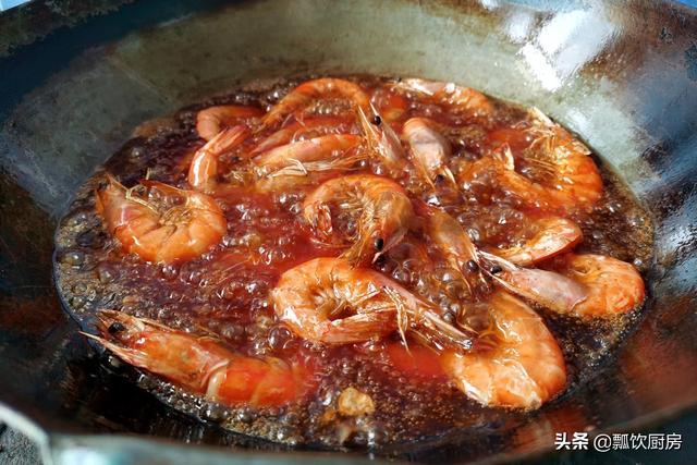 爱吃虾做不出好味道，按照这做法，让人胃口大开，连皮都吃掉