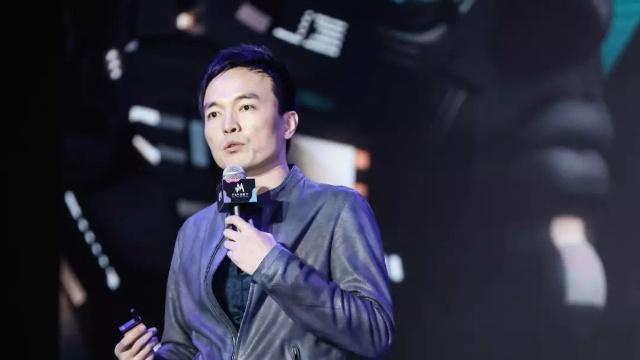 男子勤奋做销售反被老总骂，生气发飙回怼老总