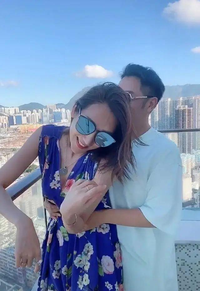 陈浩民夫妇热舞如俩假人，男方手放错位置猛推