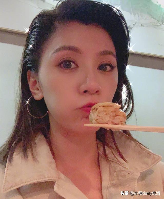 贾静雯包场请朋友看电影，看清观影人数：这才是明星的人缘