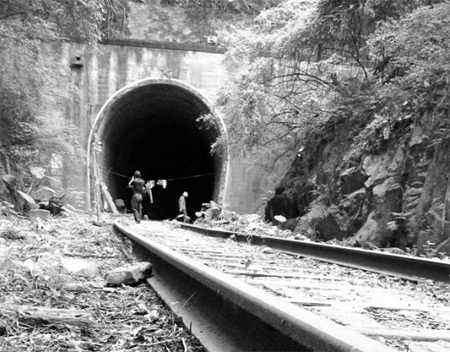 87年前“幽灵火车”载着104人神秘消失，是幽灵还是时空扭曲？