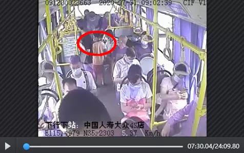 事發菏澤：“天啊，車開走了，我兒子還在車上”