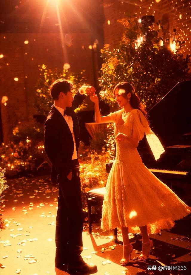 唐嫣产后首晒自拍，红唇卷发优雅迷人，当妈后