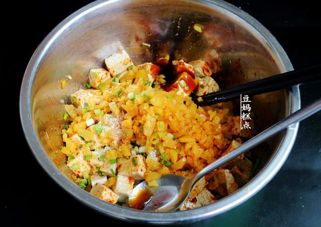 三伏天，学做香辣豆腐包子，简单易上手，又省时又好吃