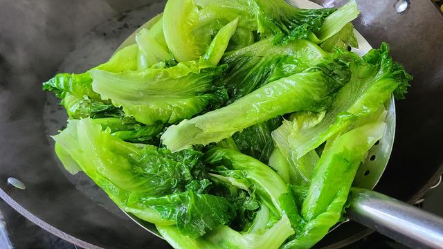 爱吃生菜试试这样做，做法简单味道浓，很好吃的一道家常菜