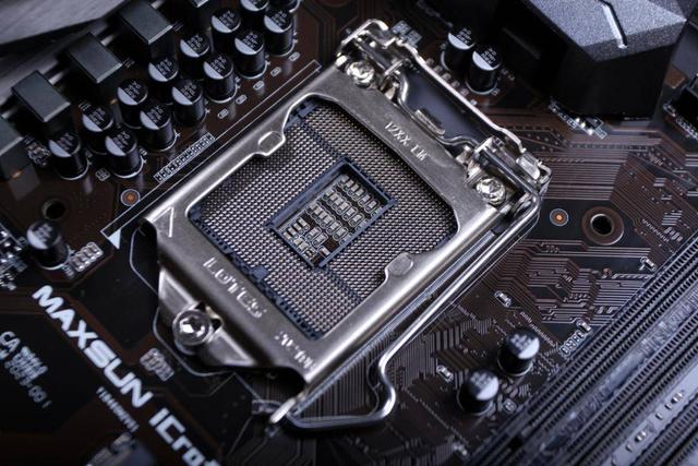 板载灯效且支持WiFi6，十代U的选择，铭瑄MS-iCraft B460M值不值