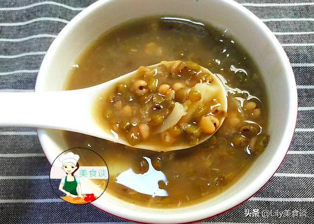 三伏天，煮绿豆汤多加两样食材，清甜解暑，祛湿安神，舒服过伏天