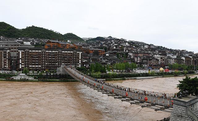 水利部：南方强降雨持续，13条河流发生超警以上