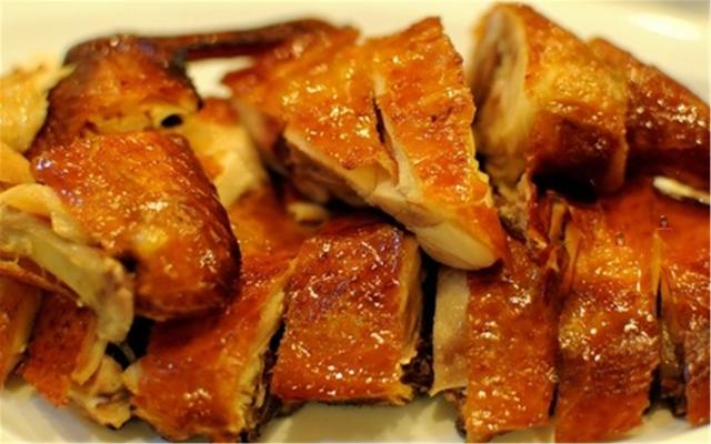 烤鸡的做法，酥脆不油腻，老阿姨一步一步教你，好吃到爆